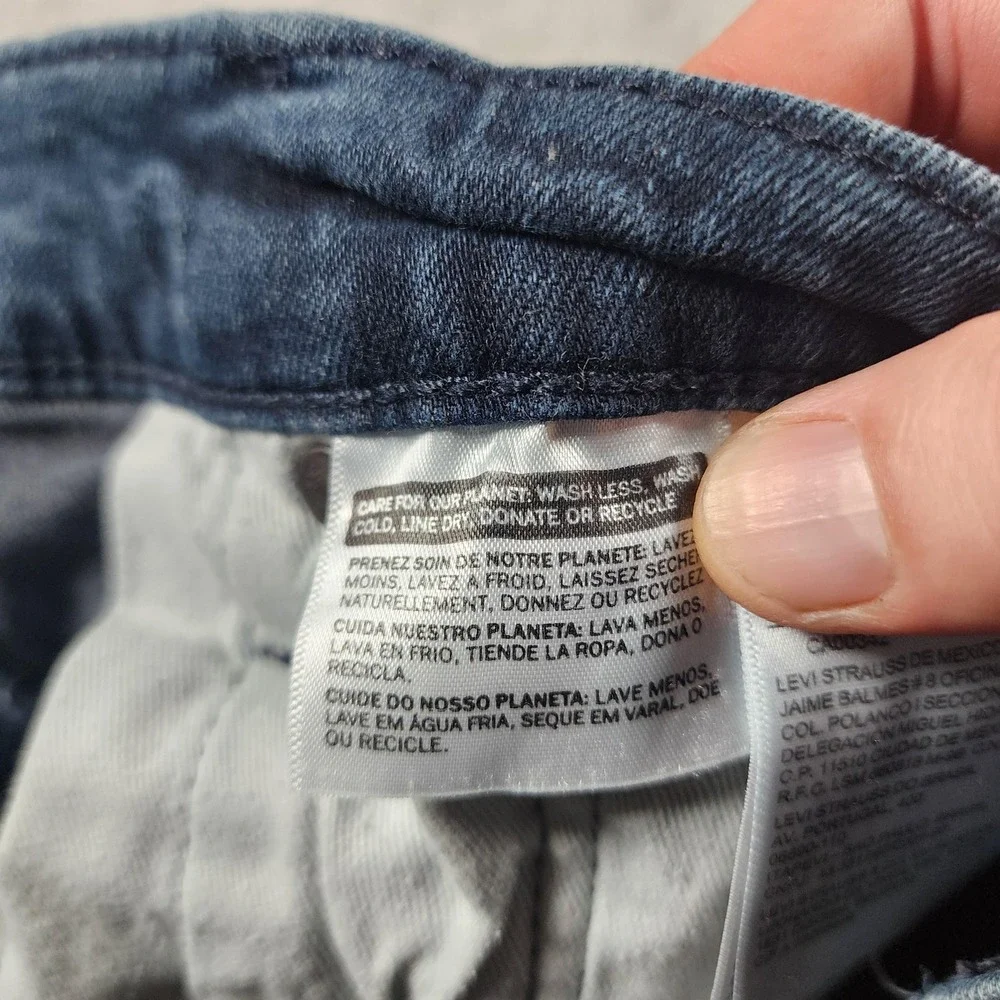 Levis Premium Jeans Mens 30x32 (Fits 28x30) Blue Medium Wash Slim Tapered Leg‎ - Picture 2 of 15